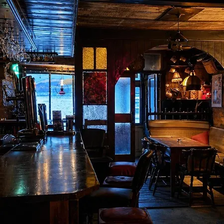 Kingfisher & Pub *